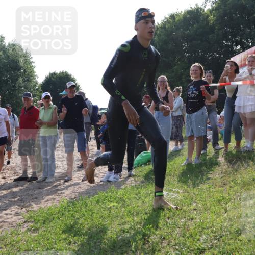 15.06.2025 - 27. Vierlanden-Triathlon Lena Gebhardt http://msf.ph/oto/8044383 15.06.2025 08:35:30 Schwimmen 6, 21, 47, 75, 85, 158 meine-sportfotos.de