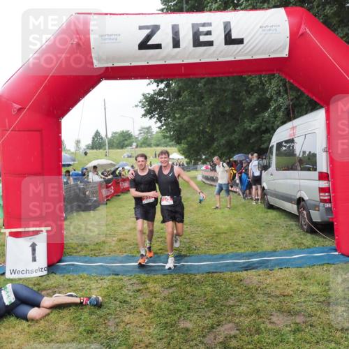 21.06.2025 - 27. Vierlanden-Triathlon MichiJ http://msf.ph/oto/8044388 15.06.2026 13:46:09 Ziel 237, 242 meine-sportfotos.de