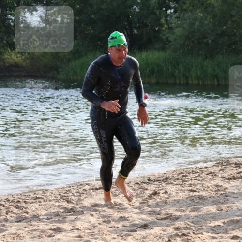 15.06.2025 - 27. Vierlanden-Triathlon Lena Gebhardt http://msf.ph/oto/8044391 15.06.2025 08:35:32 Schwimmen 6, 21, 47, 75, 85, 158 meine-sportfotos.de