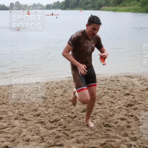 21.06.2025 - 27. Vierlanden-Triathlon Lena Gebhardt http://msf.ph/oto/8044396 15.06.2025 14:39:38 Schwimmen 1333, 1339 meine-sportfotos.de