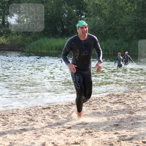 15.06.2025 - 27. Vierlanden-Triathlon Lena Gebhardt http://msf.ph/oto/8044405 15.06.2025 08:35:33 Schwimmen 6, 21, 47, 75, 85, 158 meine-sportfotos.de