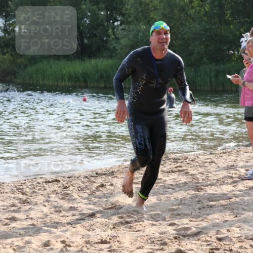 15.06.2025 - 27. Vierlanden-Triathlon Lena Gebhardt http://msf.ph/oto/8044410 15.06.2025 08:35:33 Schwimmen 6, 21, 47, 75, 85, 158 meine-sportfotos.de