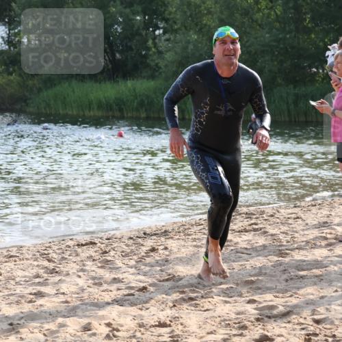 15.06.2025 - 27. Vierlanden-Triathlon Lena Gebhardt http://msf.ph/oto/8044414 15.06.2025 08:35:33 Schwimmen 6, 21, 47, 75, 85, 158 meine-sportfotos.de