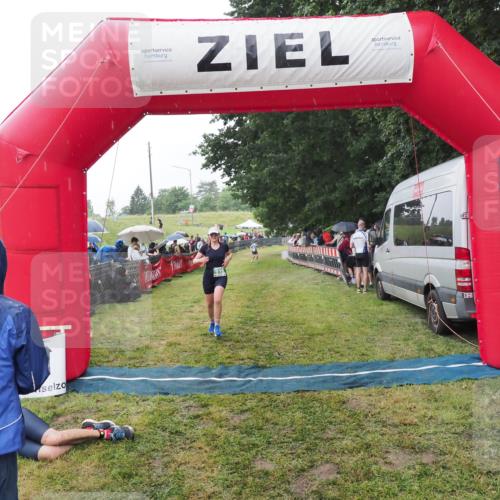 21.06.2025 - 27. Vierlanden-Triathlon MichiJ http://msf.ph/oto/8044422 15.06.2026 13:46:48 Ziel 919 meine-sportfotos.de