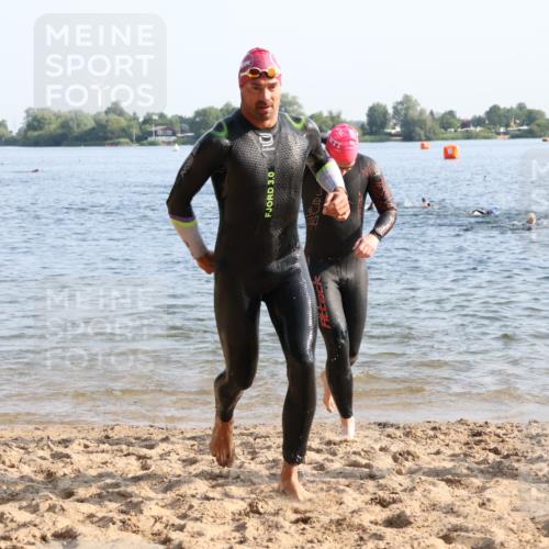 15.06.2025 - 27. Vierlanden-Triathlon Lena Gebhardt http://msf.ph/oto/8044437 15.06.2025 08:35:36 Schwimmen 6, 21, 47, 75, 85, 158 meine-sportfotos.de