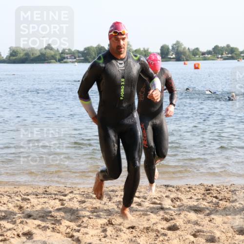 15.06.2025 - 27. Vierlanden-Triathlon Lena Gebhardt http://msf.ph/oto/8044441 15.06.2025 08:35:36 Schwimmen 6, 21, 47, 75, 85, 158 meine-sportfotos.de