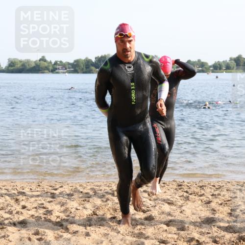 15.06.2025 - 27. Vierlanden-Triathlon Lena Gebhardt http://msf.ph/oto/8044445 15.06.2025 08:35:37 Schwimmen 6, 21, 47, 75, 85, 158 meine-sportfotos.de