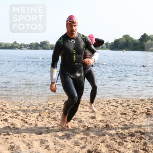 15.06.2025 - 27. Vierlanden-Triathlon Lena Gebhardt http://msf.ph/oto/8044452 15.06.2025 08:35:37 Schwimmen 6, 21, 47, 75, 85, 158 meine-sportfotos.de