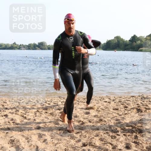 15.06.2025 - 27. Vierlanden-Triathlon Lena Gebhardt http://msf.ph/oto/8044456 15.06.2025 08:35:37 Schwimmen 6, 21, 47, 75, 85, 158 meine-sportfotos.de