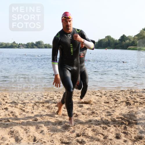 15.06.2025 - 27. Vierlanden-Triathlon Lena Gebhardt http://msf.ph/oto/8044460 15.06.2025 08:35:37 Schwimmen 6, 21, 47, 75, 85, 158 meine-sportfotos.de