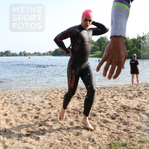 15.06.2025 - 27. Vierlanden-Triathlon Lena Gebhardt http://msf.ph/oto/8044464 15.06.2025 08:35:38 Schwimmen 6, 21, 75, 85, 158 meine-sportfotos.de