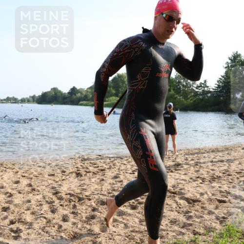15.06.2025 - 27. Vierlanden-Triathlon Lena Gebhardt http://msf.ph/oto/8044472 15.06.2025 08:35:39 Schwimmen 6, 21, 75, 85, 158 meine-sportfotos.de