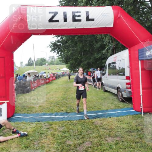21.06.2025 - 27. Vierlanden-Triathlon MichiJ http://msf.ph/oto/8044479 15.06.2026 13:47:18 Ziel 84 meine-sportfotos.de