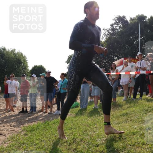 15.06.2025 - 27. Vierlanden-Triathlon Lena Gebhardt http://msf.ph/oto/8044492 15.06.2025 08:35:41 Schwimmen 6, 21, 75, 85, 158 meine-sportfotos.de