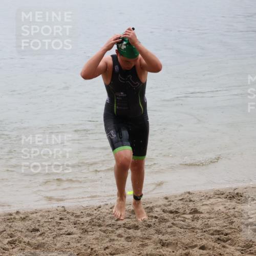 21.06.2025 - 27. Vierlanden-Triathlon Lena Gebhardt http://msf.ph/oto/8044498 15.06.2025 14:40:10 Schwimmen 1348, 1350 meine-sportfotos.de