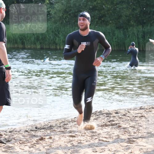 15.06.2025 - 27. Vierlanden-Triathlon Lena Gebhardt http://msf.ph/oto/8044503 15.06.2025 08:36:19 Schwimmen 29 meine-sportfotos.de