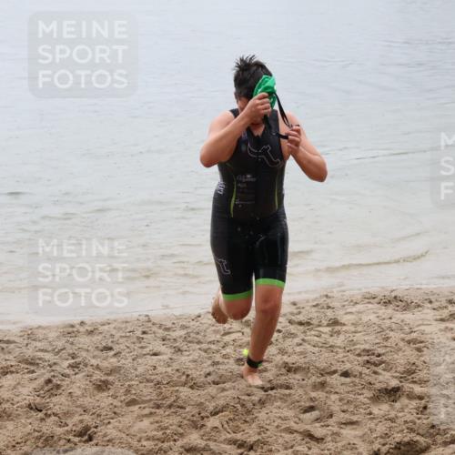 21.06.2025 - 27. Vierlanden-Triathlon Lena Gebhardt http://msf.ph/oto/8044509 15.06.2025 14:40:10 Schwimmen 1348, 1350 meine-sportfotos.de