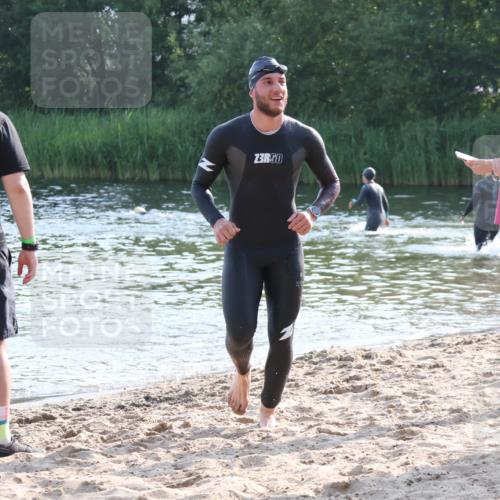 15.06.2025 - 27. Vierlanden-Triathlon Lena Gebhardt http://msf.ph/oto/8044511 15.06.2025 08:36:20 Schwimmen 29 meine-sportfotos.de