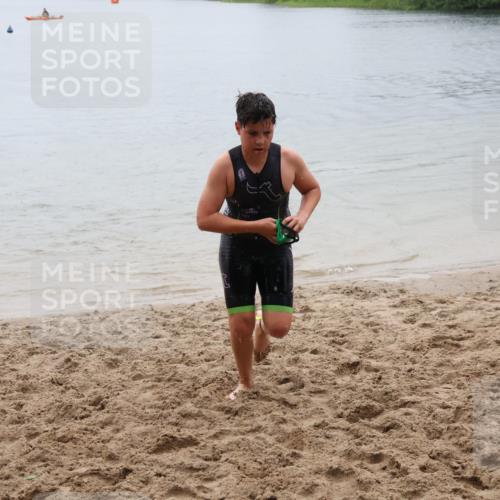 21.06.2025 - 27. Vierlanden-Triathlon Lena Gebhardt http://msf.ph/oto/8044513 15.06.2025 14:40:11 Schwimmen 1348, 1350 meine-sportfotos.de