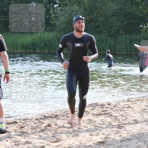 15.06.2025 - 27. Vierlanden-Triathlon Lena Gebhardt http://msf.ph/oto/8044515 15.06.2025 08:36:20 Schwimmen 29 meine-sportfotos.de
