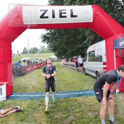 21.06.2025 - 27. Vierlanden-Triathlon MichiJ http://msf.ph/oto/8044518 15.06.2026 13:47:23 Ziel 84, 1147 meine-sportfotos.de