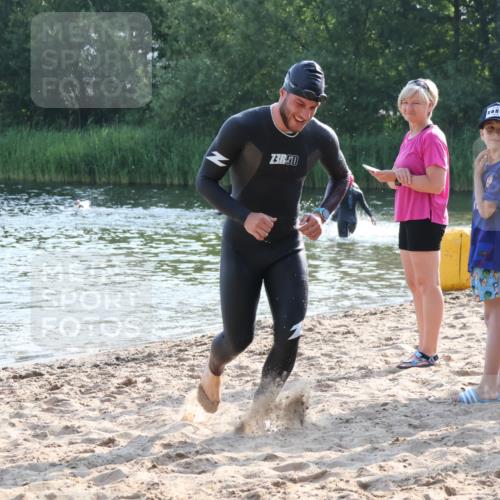15.06.2025 - 27. Vierlanden-Triathlon Lena Gebhardt http://msf.ph/oto/8044519 15.06.2025 08:36:21 Schwimmen 29 meine-sportfotos.de