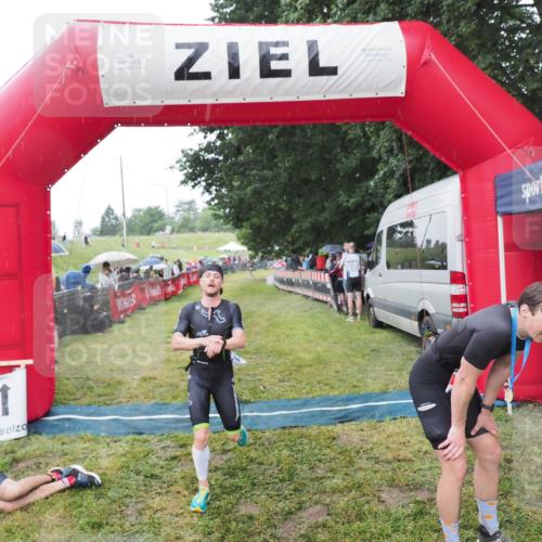21.06.2025 - 27. Vierlanden-Triathlon MichiJ http://msf.ph/oto/8044520 15.06.2026 13:47:23 Ziel 84, 1147 meine-sportfotos.de