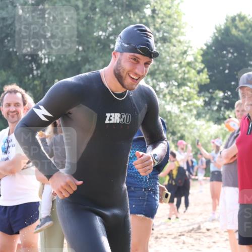 15.06.2025 - 27. Vierlanden-Triathlon Lena Gebhardt http://msf.ph/oto/8044535 15.06.2025 08:36:23 Schwimmen 29 meine-sportfotos.de