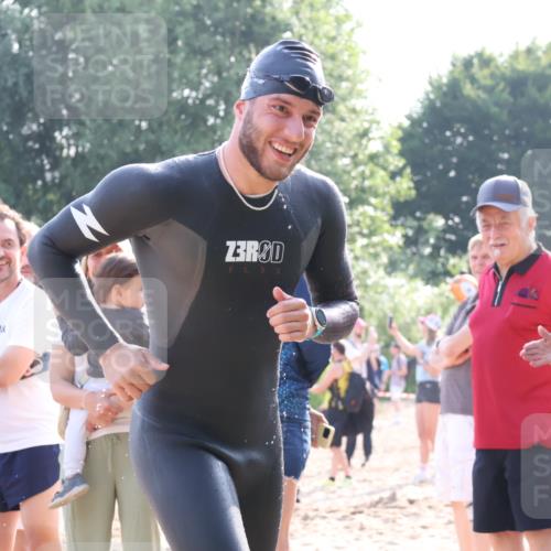 15.06.2025 - 27. Vierlanden-Triathlon Lena Gebhardt http://msf.ph/oto/8044539 15.06.2025 08:36:23 Schwimmen 29 meine-sportfotos.de