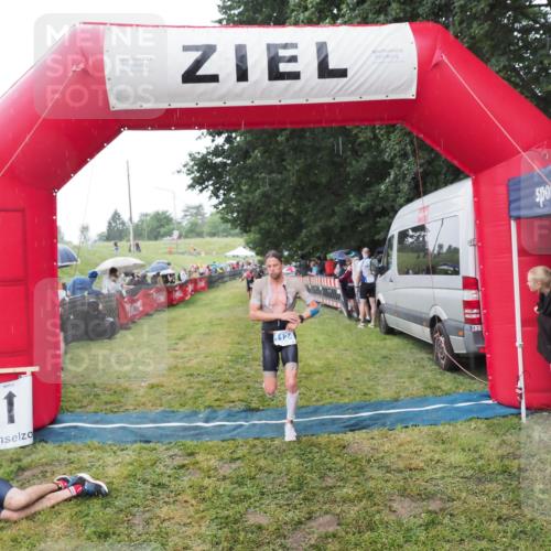 21.06.2025 - 27. Vierlanden-Triathlon MichiJ http://msf.ph/oto/8044540 15.06.2026 13:47:32 Ziel 1118, 1124 meine-sportfotos.de