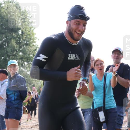 15.06.2025 - 27. Vierlanden-Triathlon Lena Gebhardt http://msf.ph/oto/8044547 15.06.2025 08:36:23 Schwimmen 29 meine-sportfotos.de