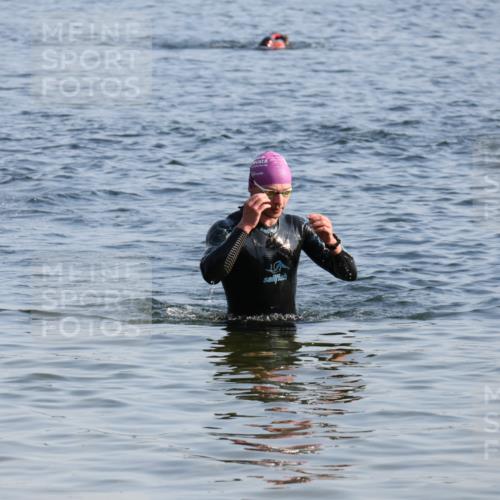15.06.2025 - 27. Vierlanden-Triathlon Lena Gebhardt http://msf.ph/oto/8044550 15.06.2025 08:36:30 Schwimmen 29, 83 meine-sportfotos.de