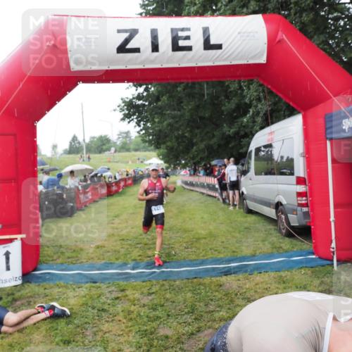21.06.2025 - 27. Vierlanden-Triathlon MichiJ http://msf.ph/oto/8044566 15.06.2026 13:47:35 Ziel 1118, 1124, 1145 meine-sportfotos.de