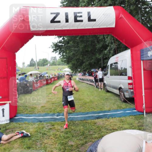 21.06.2025 - 27. Vierlanden-Triathlon MichiJ http://msf.ph/oto/8044572 15.06.2026 13:47:36 Ziel 1118, 1124, 1145 meine-sportfotos.de