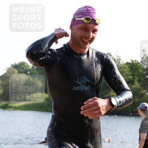 15.06.2025 - 27. Vierlanden-Triathlon Lena Gebhardt http://msf.ph/oto/8044626 15.06.2025 08:36:40 Schwimmen 39, 83 meine-sportfotos.de