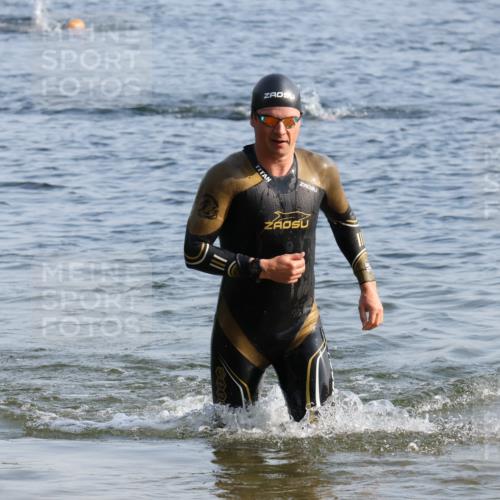 15.06.2025 - 27. Vierlanden-Triathlon Lena Gebhardt http://msf.ph/oto/8044641 15.06.2025 08:36:44 Schwimmen 39, 83 meine-sportfotos.de