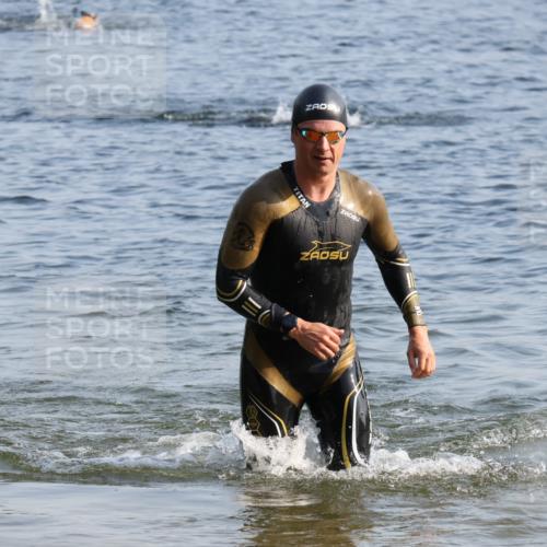 15.06.2025 - 27. Vierlanden-Triathlon Lena Gebhardt http://msf.ph/oto/8044645 15.06.2025 08:36:45 Schwimmen 39, 83 meine-sportfotos.de
