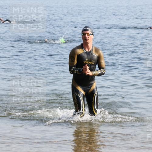 15.06.2025 - 27. Vierlanden-Triathlon Lena Gebhardt http://msf.ph/oto/8044648 15.06.2025 08:36:45 Schwimmen 39, 83 meine-sportfotos.de