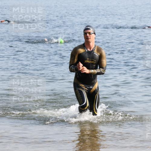 15.06.2025 - 27. Vierlanden-Triathlon Lena Gebhardt http://msf.ph/oto/8044652 15.06.2025 08:36:46 Schwimmen 39, 83 meine-sportfotos.de
