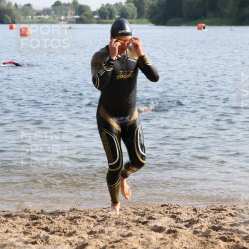 15.06.2025 - 27. Vierlanden-Triathlon Lena Gebhardt http://msf.ph/oto/8044672 15.06.2025 08:36:48 Schwimmen 39, 69, 83 meine-sportfotos.de