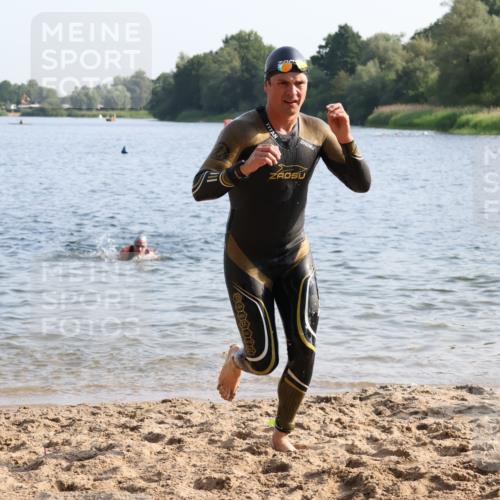 15.06.2025 - 27. Vierlanden-Triathlon Lena Gebhardt http://msf.ph/oto/8044679 15.06.2025 08:36:49 Schwimmen 39, 69, 83 meine-sportfotos.de