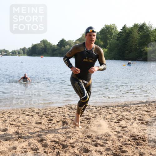 15.06.2025 - 27. Vierlanden-Triathlon Lena Gebhardt http://msf.ph/oto/8044686 15.06.2025 08:36:50 Schwimmen 39, 69 meine-sportfotos.de