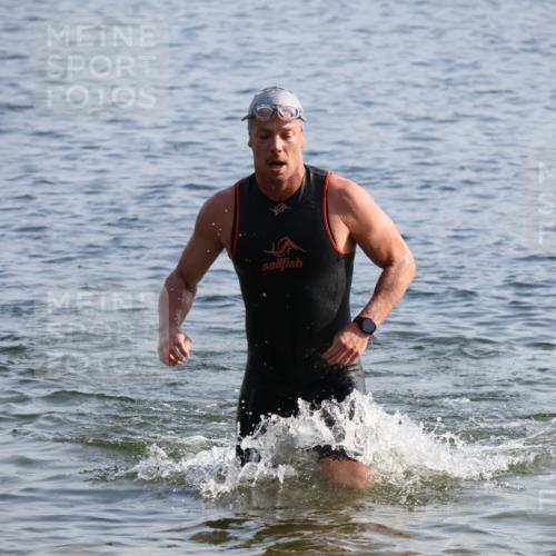 15.06.2025 - 27. Vierlanden-Triathlon Lena Gebhardt http://msf.ph/oto/8044701 15.06.2025 08:36:54 Schwimmen 39, 69 meine-sportfotos.de