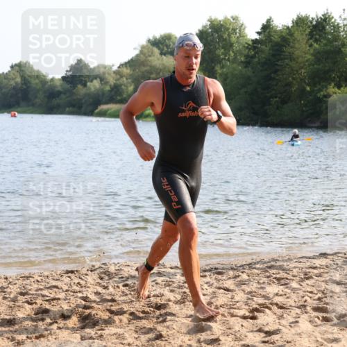 15.06.2025 - 27. Vierlanden-Triathlon Lena Gebhardt http://msf.ph/oto/8044744 15.06.2025 08:36:58 Schwimmen 39, 69 meine-sportfotos.de