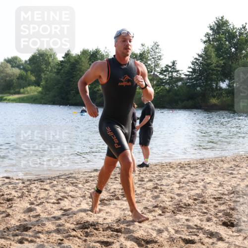 15.06.2025 - 27. Vierlanden-Triathlon Lena Gebhardt http://msf.ph/oto/8044751 15.06.2025 08:36:59 Schwimmen 39, 69 meine-sportfotos.de