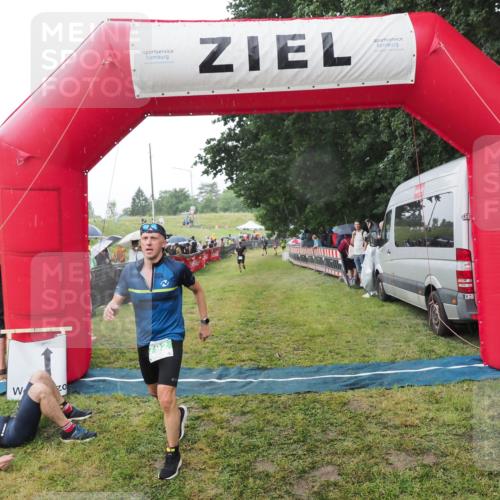 21.06.2025 - 27. Vierlanden-Triathlon MichiJ http://msf.ph/oto/8044760 15.06.2026 13:49:08 Ziel 792, 1148 meine-sportfotos.de