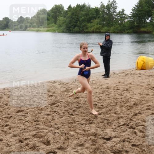 21.06.2025 - 27. Vierlanden-Triathlon Lena Gebhardt http://msf.ph/oto/8044761 15.06.2025 14:41:14 Schwimmen 1332 meine-sportfotos.de