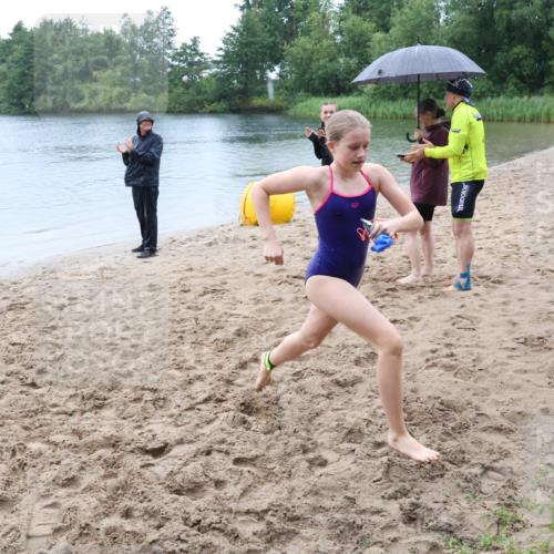 21.06.2025 - 27. Vierlanden-Triathlon Lena Gebhardt http://msf.ph/oto/8044765 15.06.2025 14:41:14 Schwimmen 1332 meine-sportfotos.de