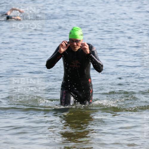 15.06.2025 - 27. Vierlanden-Triathlon Lena Gebhardt http://msf.ph/oto/8044774 15.06.2025 08:37:06 Schwimmen 69, 187 meine-sportfotos.de