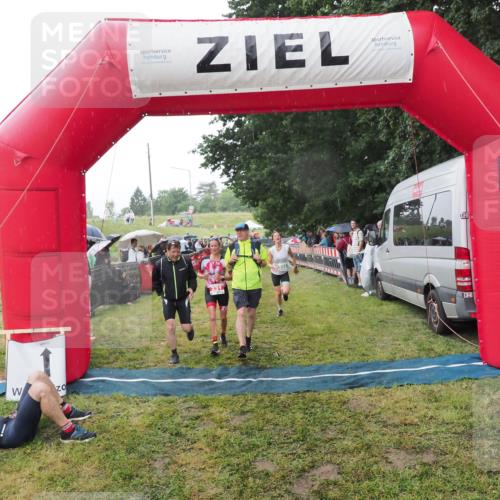 21.06.2025 - 27. Vierlanden-Triathlon MichiJ http://msf.ph/oto/8044783 15.06.2026 13:49:19 Ziel 231, 825, 924, 1162 meine-sportfotos.de